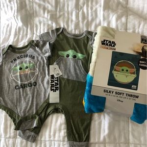 NWT Star Wars Mandalorian baby clothes set and throw blanket